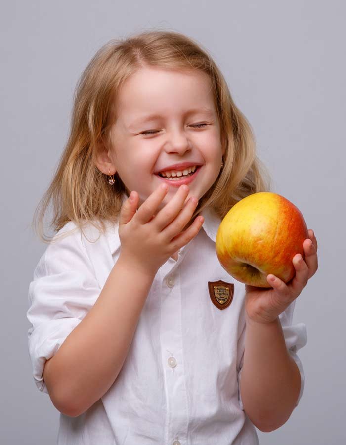 Eating Golden Apple – You Grow Girl